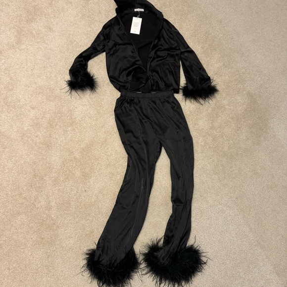 Two piece feather set - Picture 8 of 11